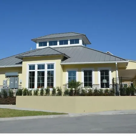 Amazing Townhome with Summer Kitchen SU2668